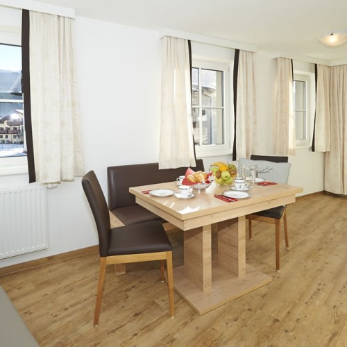 Essgruppe in einem der Appartements der Familie Weitgasser in Flachau