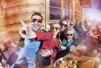 Pause beim Familienskitag in Flachau, Ski amadé