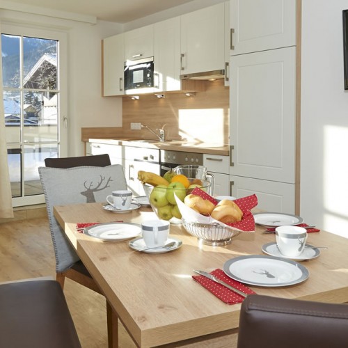 Küche und Essbereich in der Ferienwohnung in Flachau