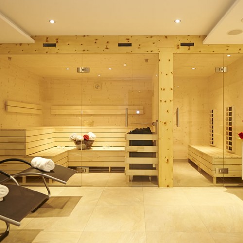 Wellnessbereich mit Sauna, Infrarotkabine und Liegebereich